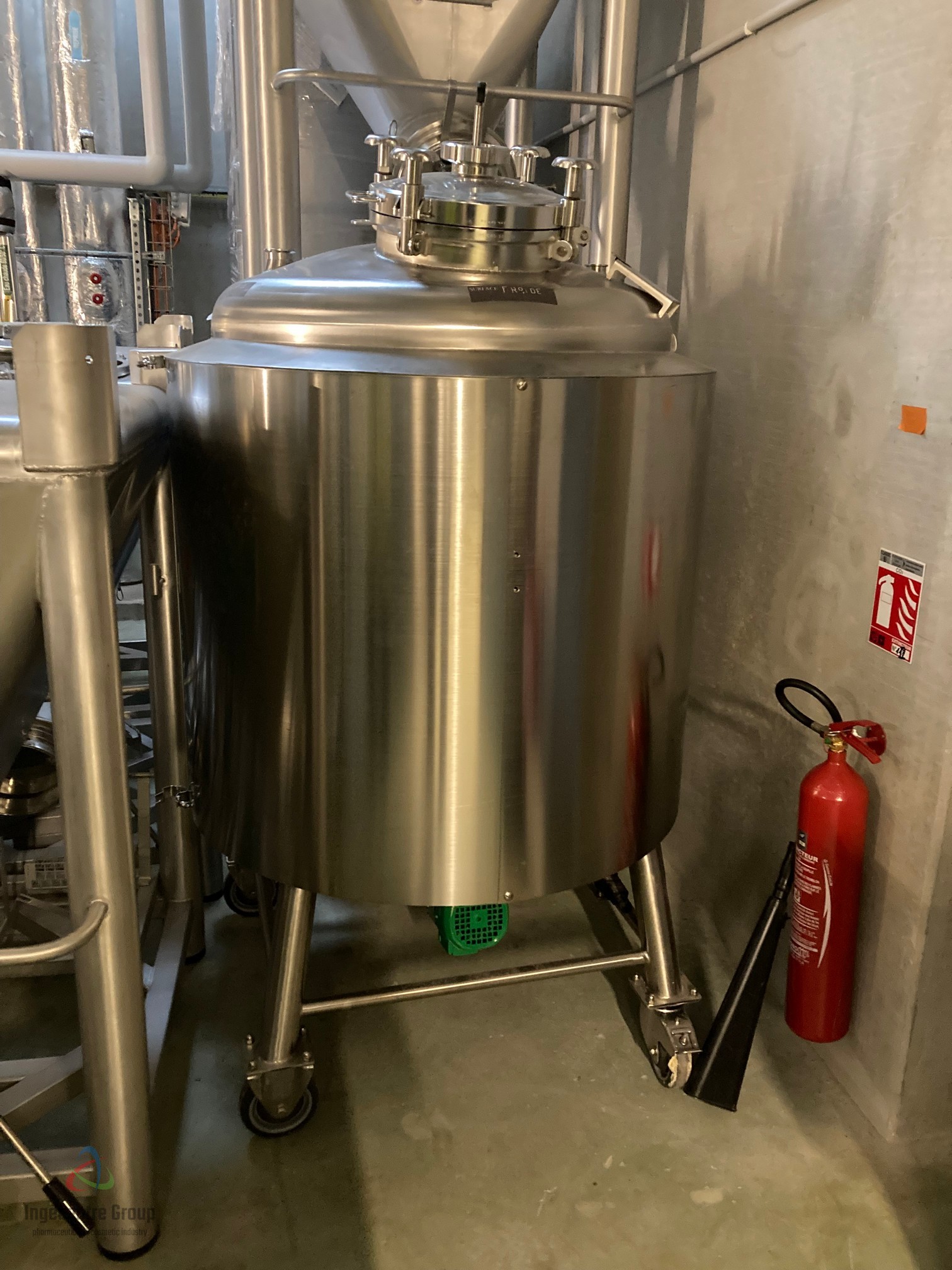 INGENNEO - 600 liters stainless steel tank with agitation