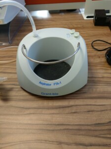 Aspirateur de laboratoire