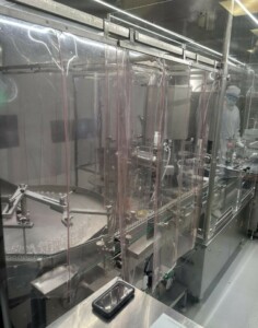 Remplisseuse boucheuse pour flacons injectables