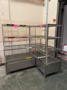 Shelves with retention tray