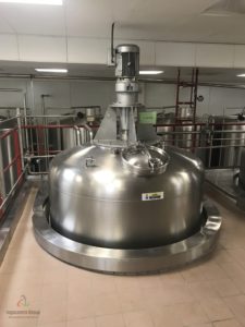 10.000 liters stainless steel tank with agitation